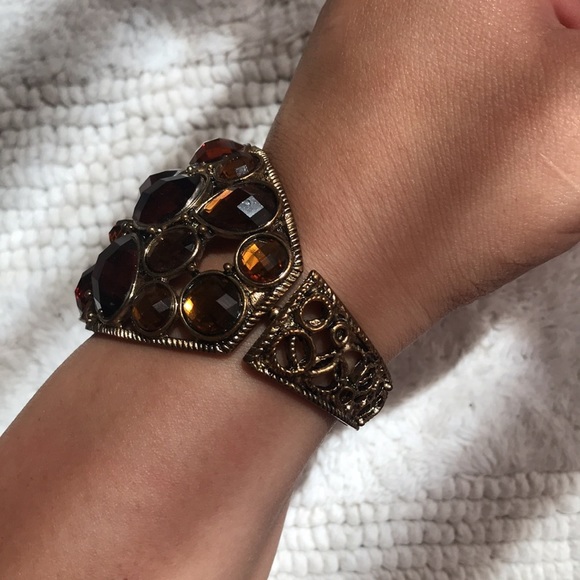 Lovely amber clap on bracelet - Picture 2 of 3